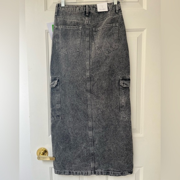 NWT Love, Fire Black Washed Denim Midi Cargo Skirt 3 (Juniors) or XS (Women’s) - Picture 6 of 9